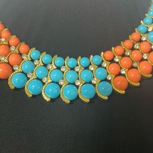 Great necklace, summer colors.